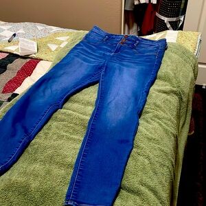 Ankle jeans, stretchy waistband button front